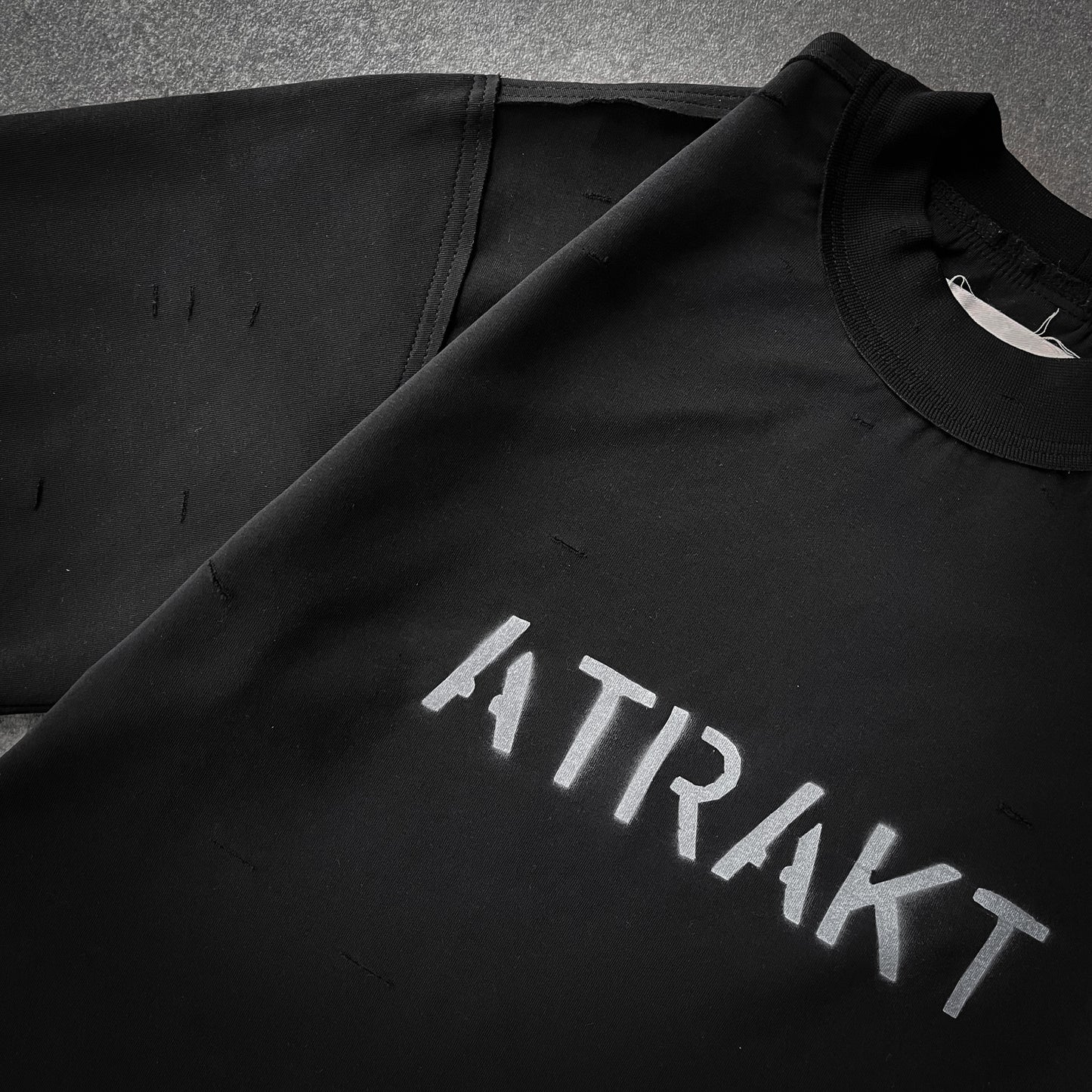 DISTRESSED T-SHIRT