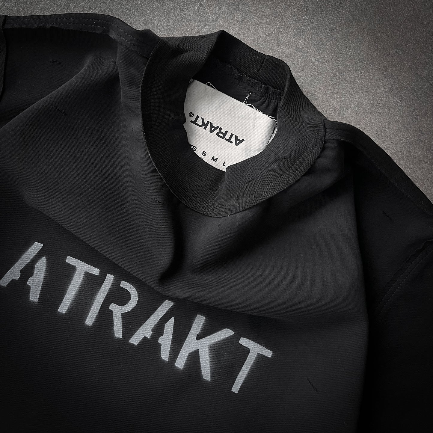 DISTRESSED T-SHIRT