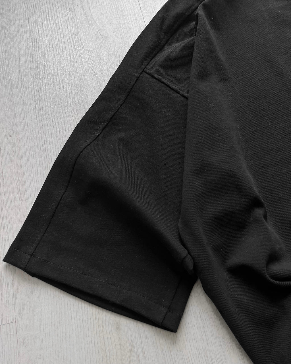BLACK T-SHIRT